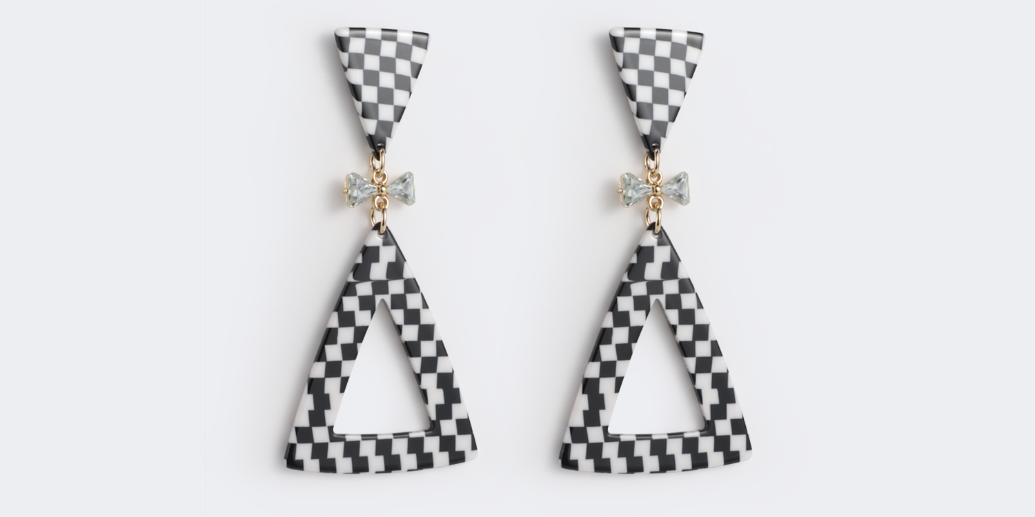 Vintage Triangle Shaped Black-White Grid Earrings2