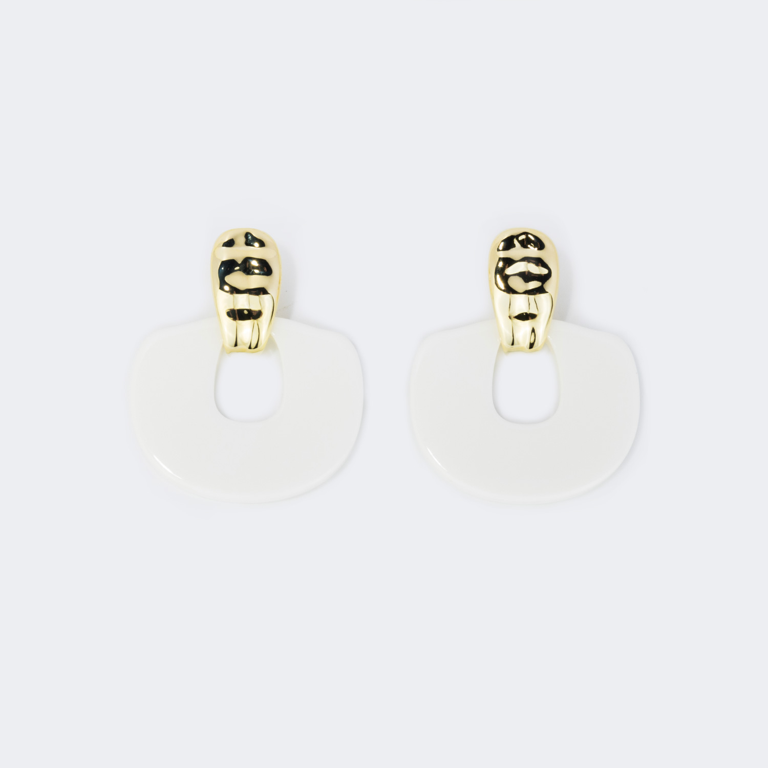 Stylish Geometric White Earrings1