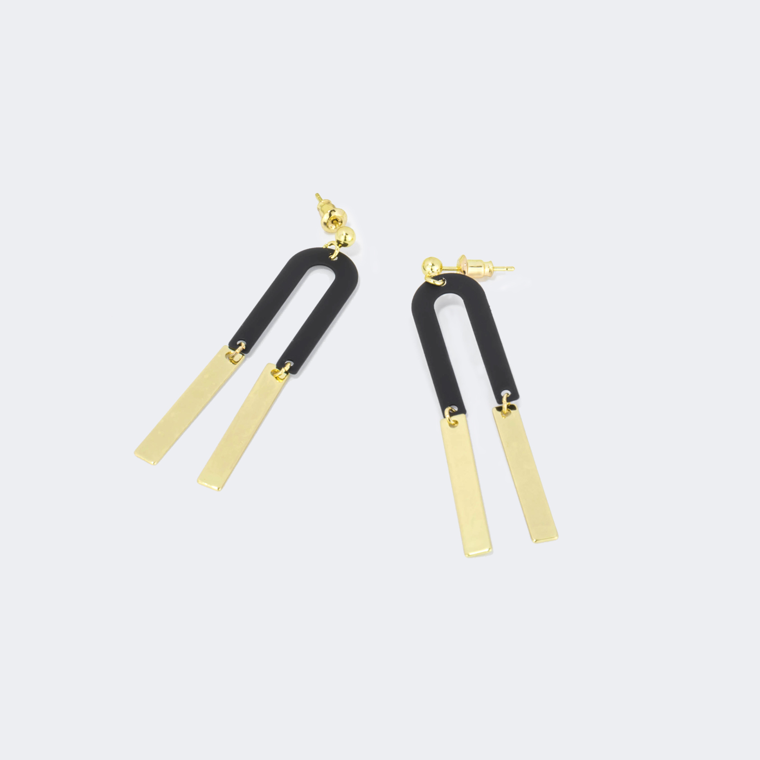 Stylish Arch Black-Gold Earrings0