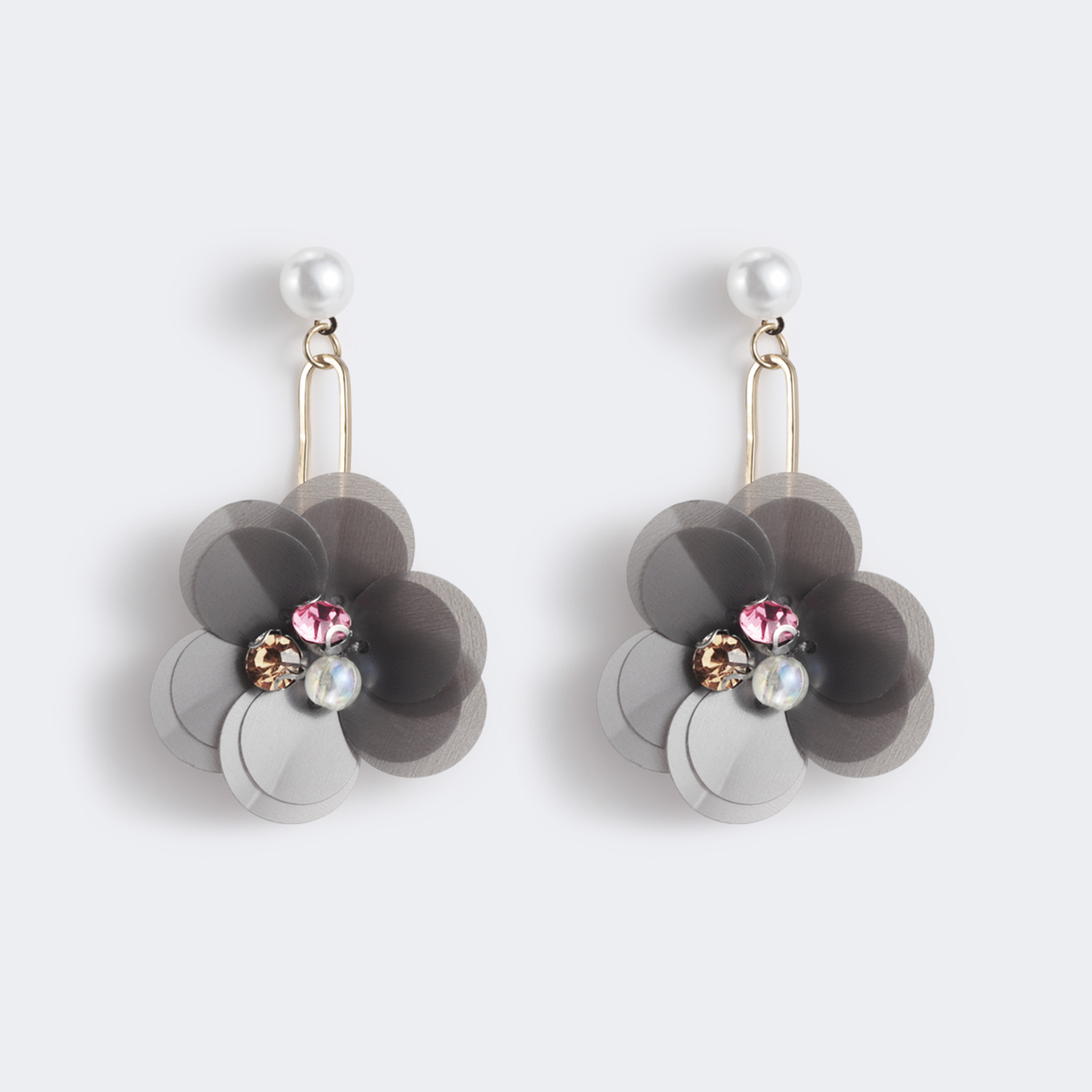 Vintage Petal Shaped Gray Earrings2