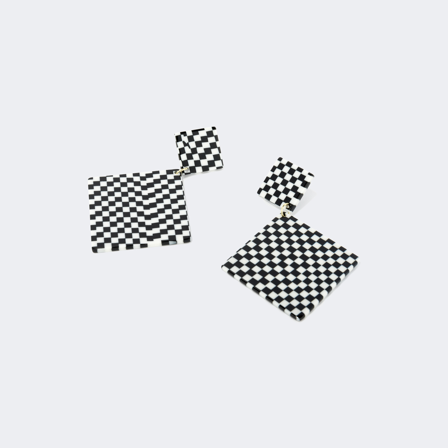 Stylish Rhombus Black-White Earrings0