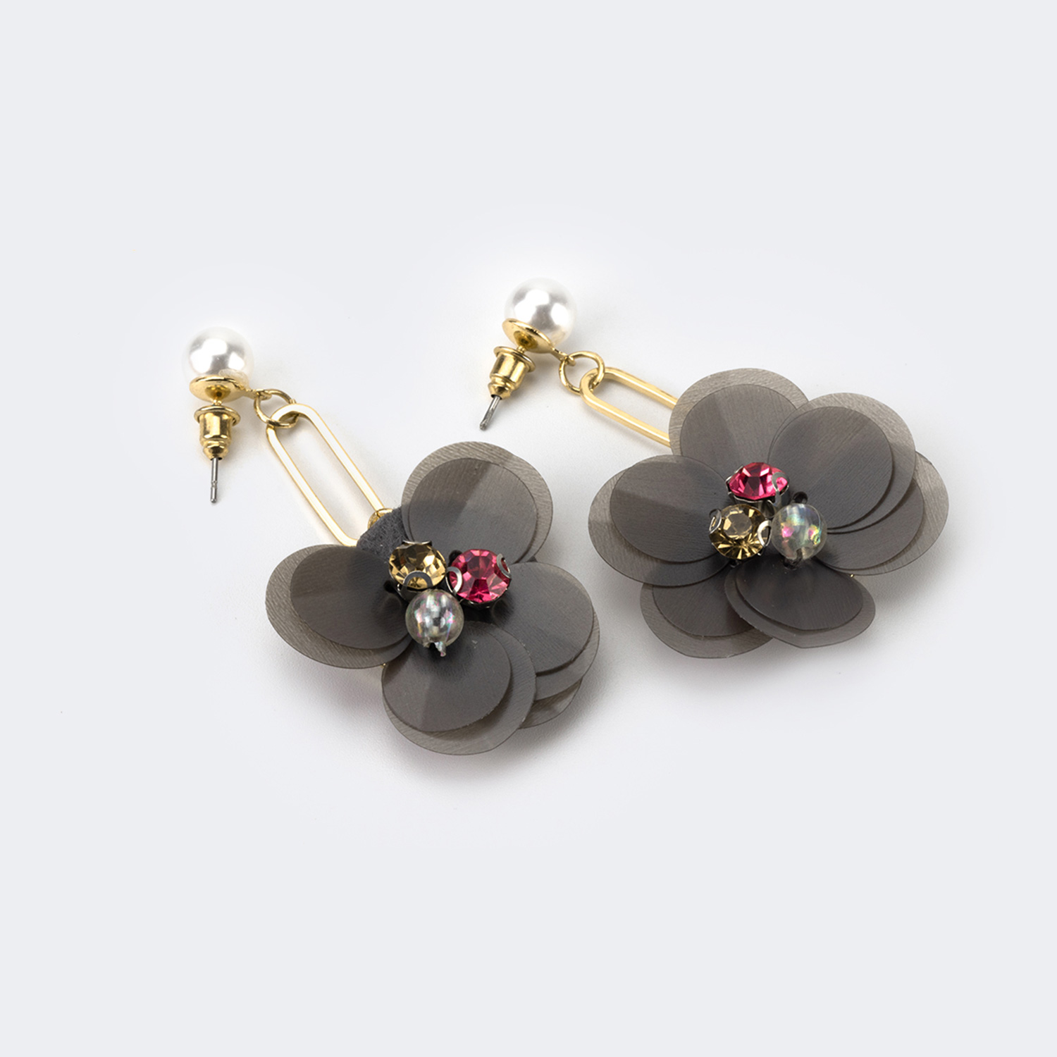 Vintage Petal Shaped Gray Earrings1