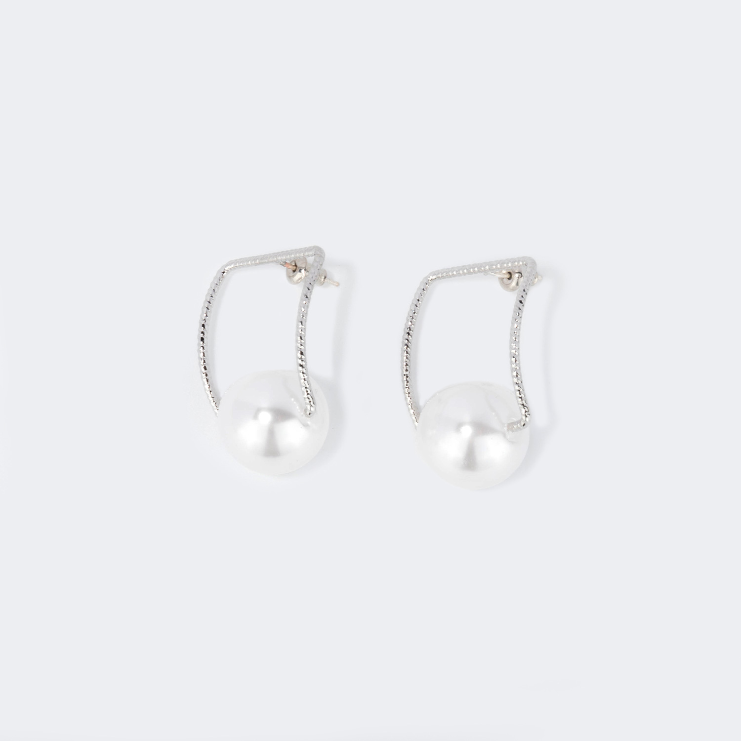 Stylish Geometric Pearl Earrings1