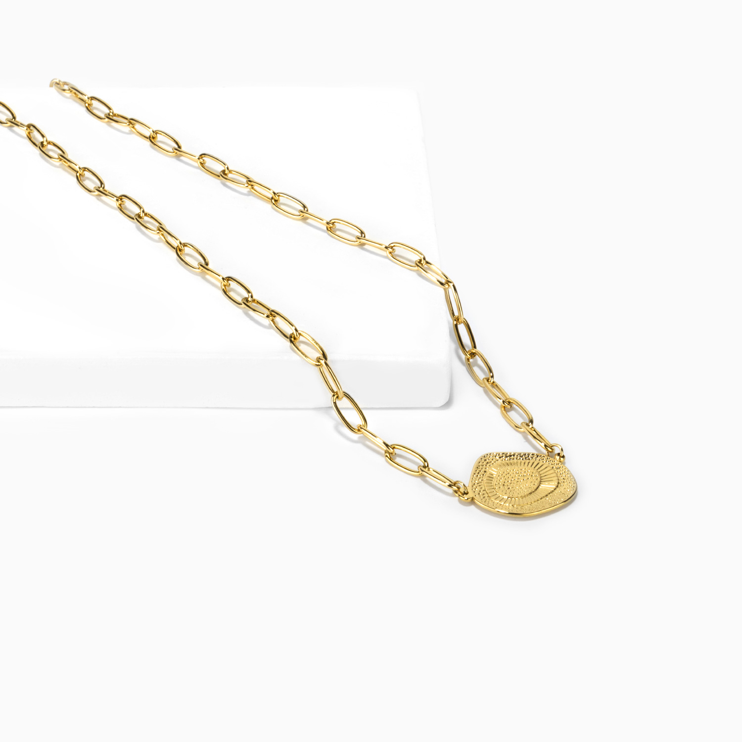 Vintage Pendant Type Gold Necklace1