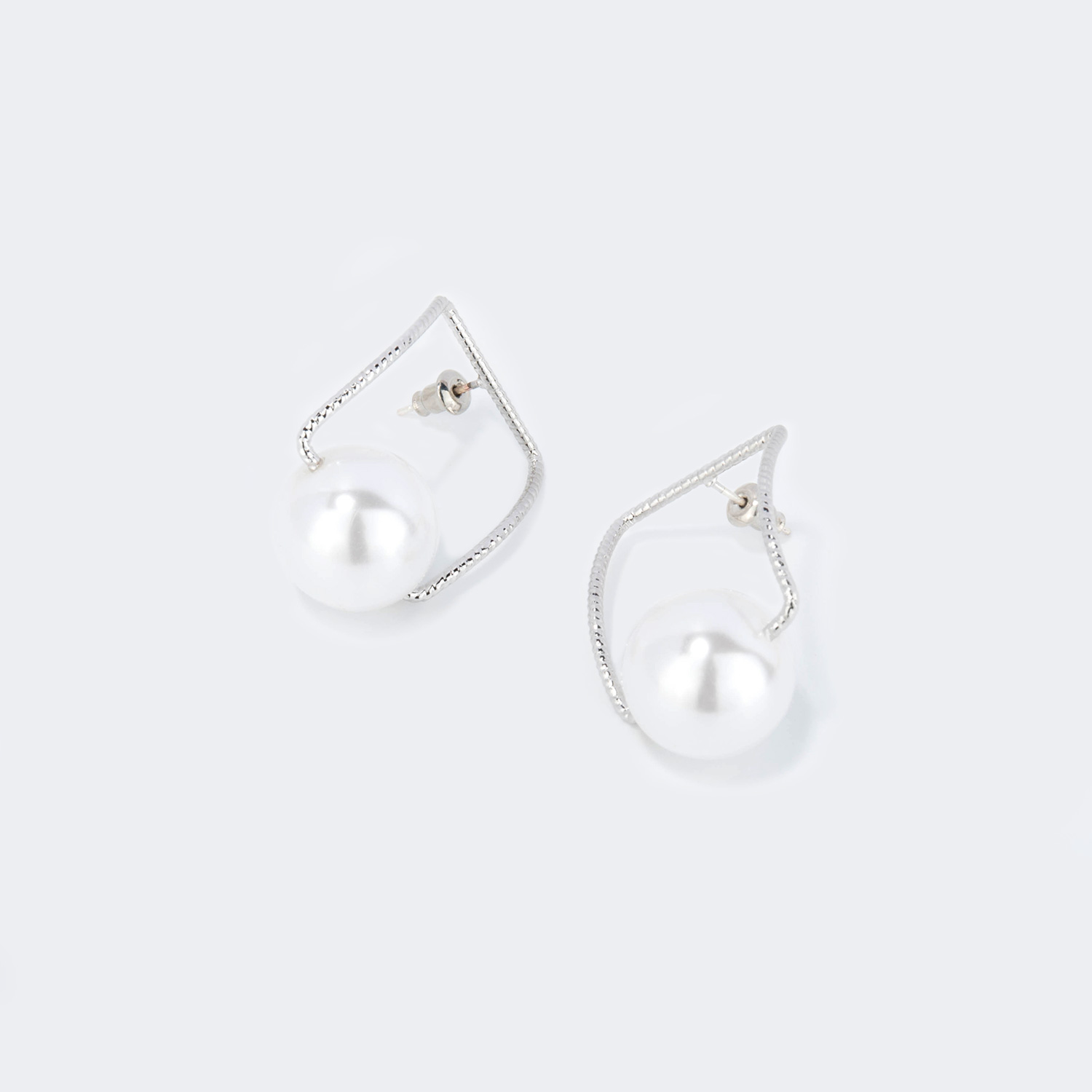Stylish Geometric Pearl Earrings0