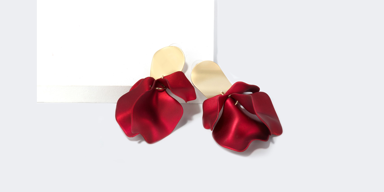 Stylish Exaggerated Rose Petal Red-Gold Earrings0