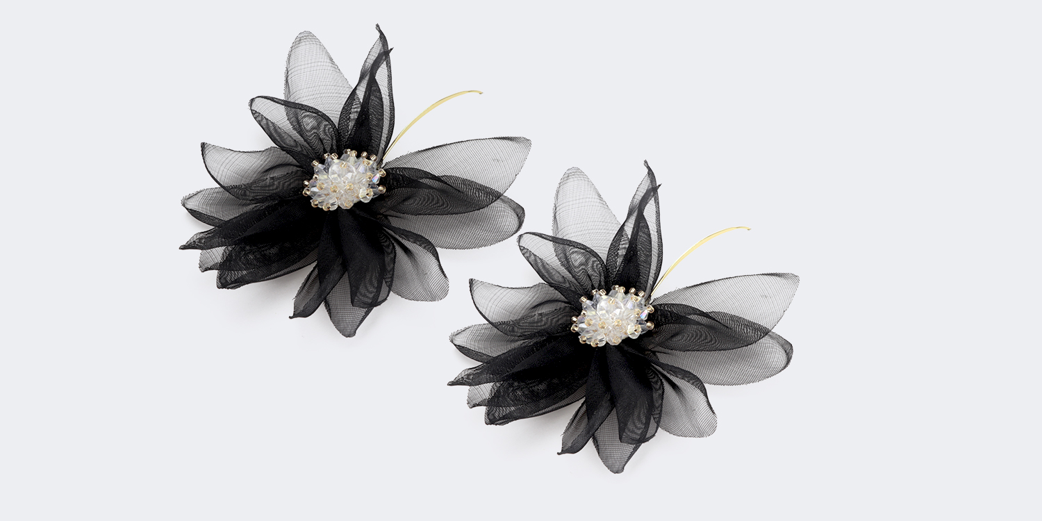Stylish Petal Shaped Black Earrings0
