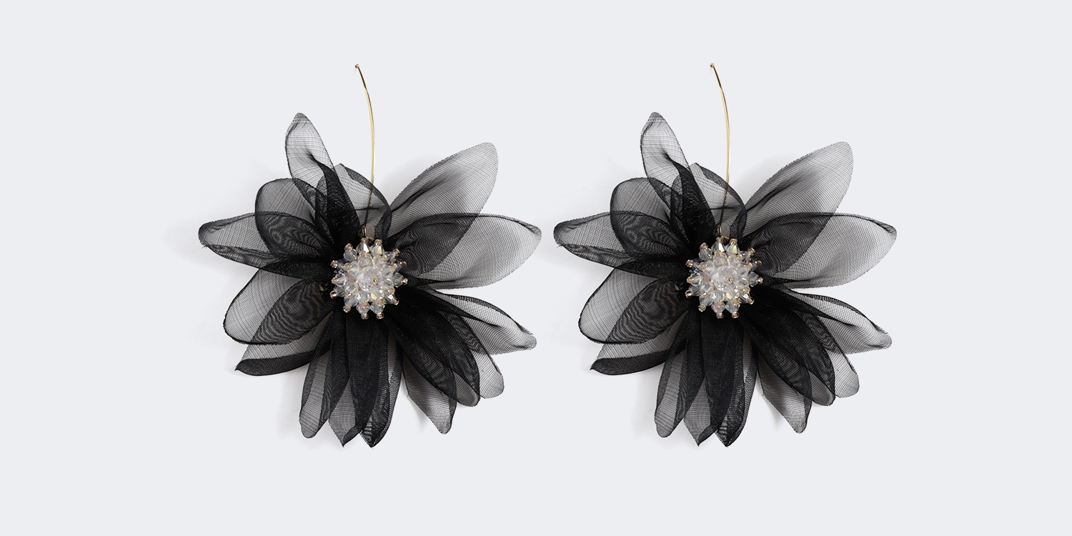 Stylish Petal Shaped Black Earrings1
