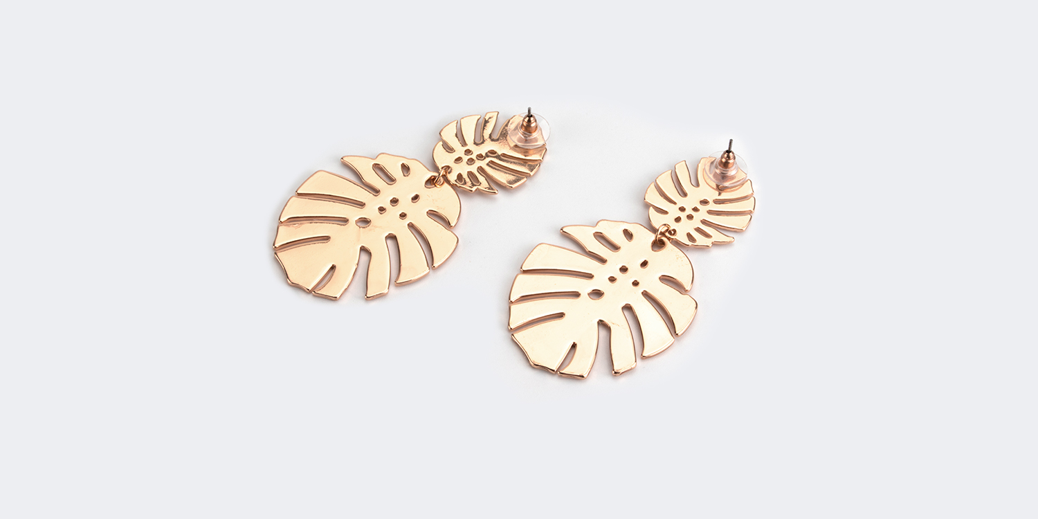 Vintage Glossy Maple-leaf Shaped Gold Earrings1